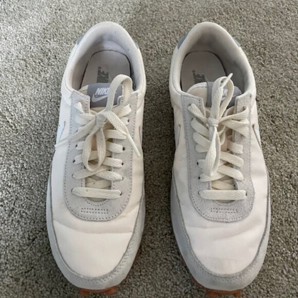Nike Tennis Sneaker - Picture 1 of 3